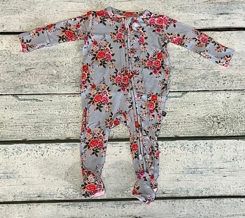 Quinn ruffled footie