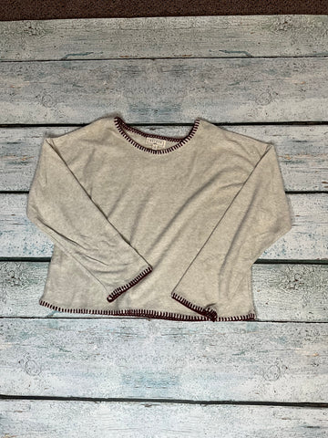 Oatmeal shirt with burgundy stitching