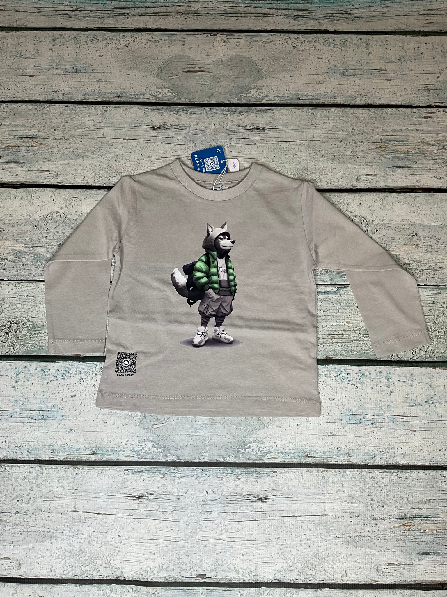 Skater wolf shirt