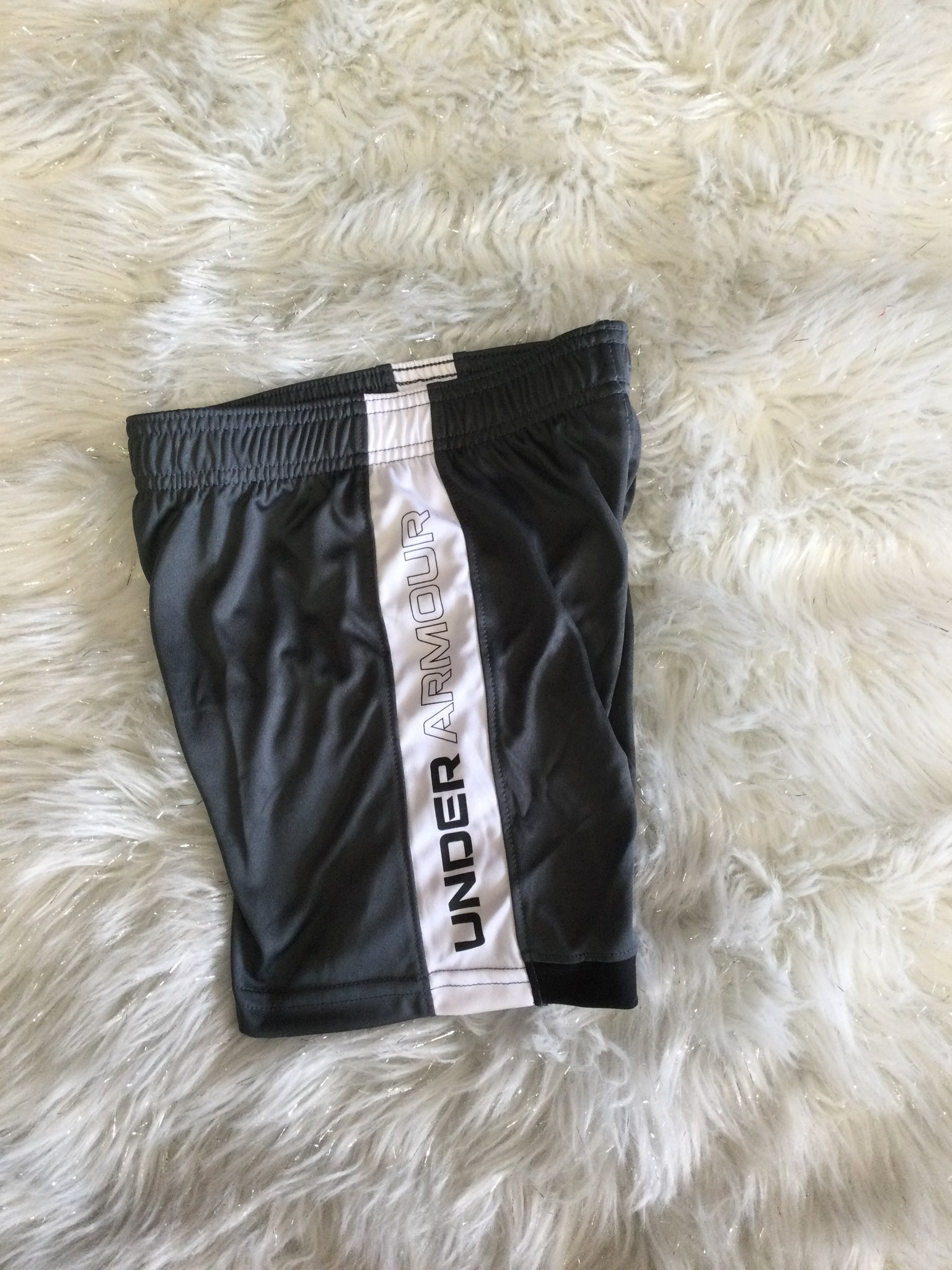 UA Pitch Gray Lead Short